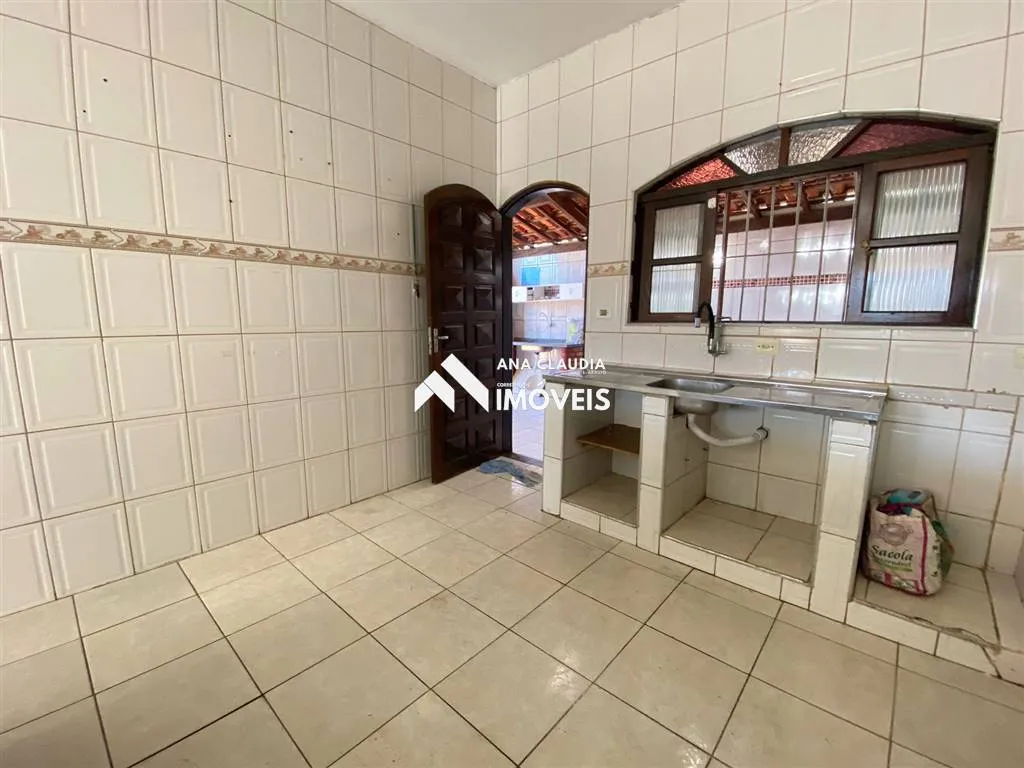 Imagem Casa a Venda Lote inteiro com picina.