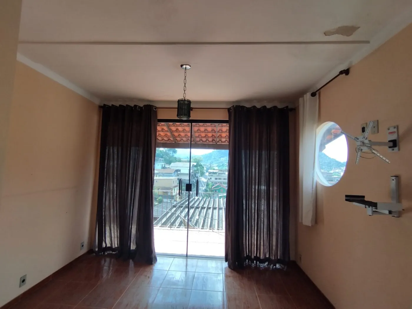 Imagem Casa para Venda em Petrópolis / RJ no bairro Alto da Serra
