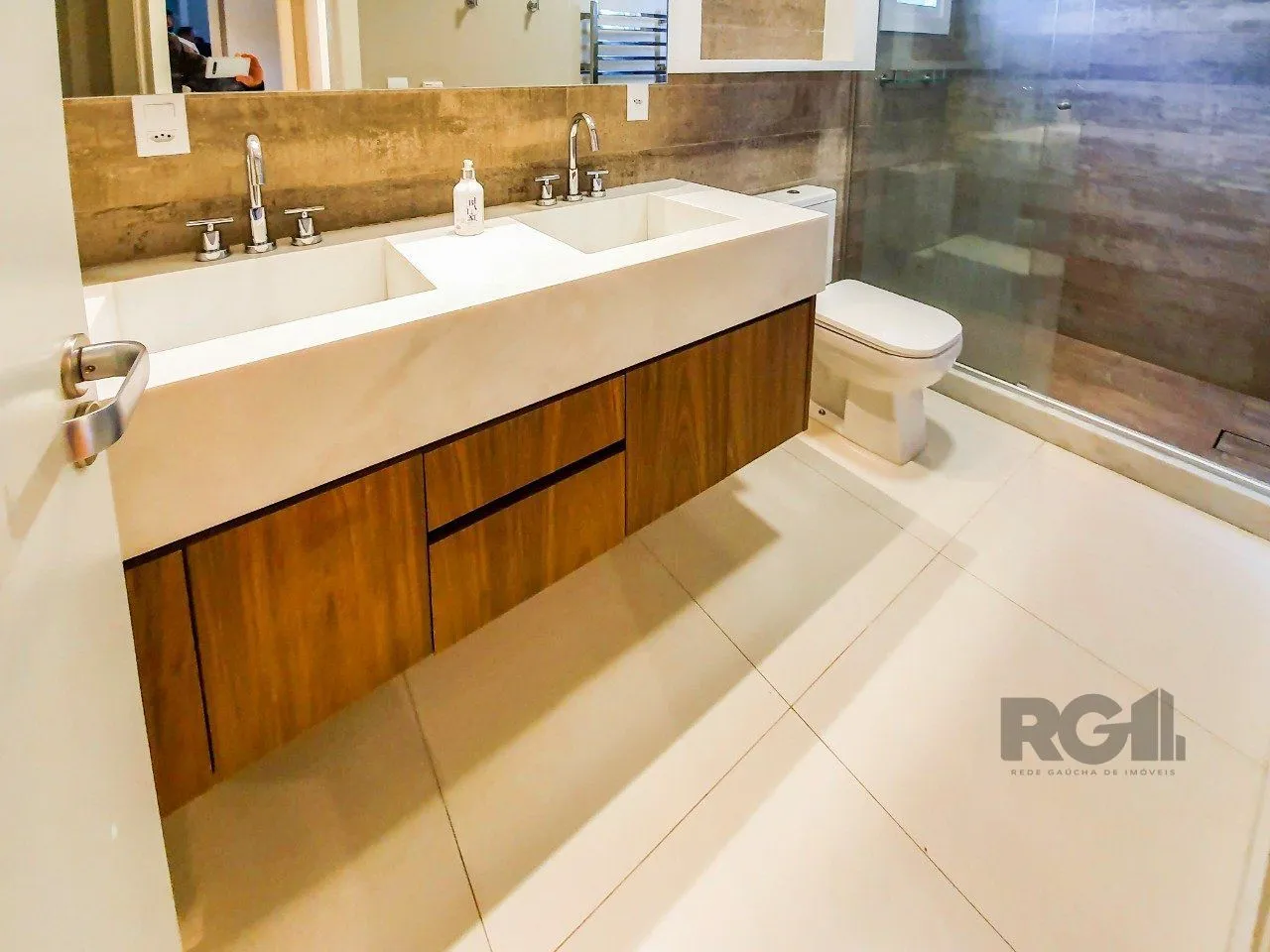 Imagem Casa Condominio para Venda - 293.86m², 3 dormitórios, sendo 3 suites, 2 vagas - Alphaville