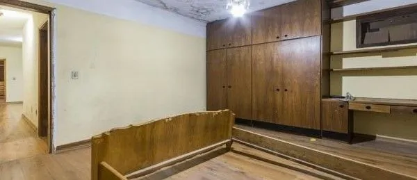 Imagem Casa sobrado no bairro Auxiliadora de 5 dormitórios e 4 vagas
