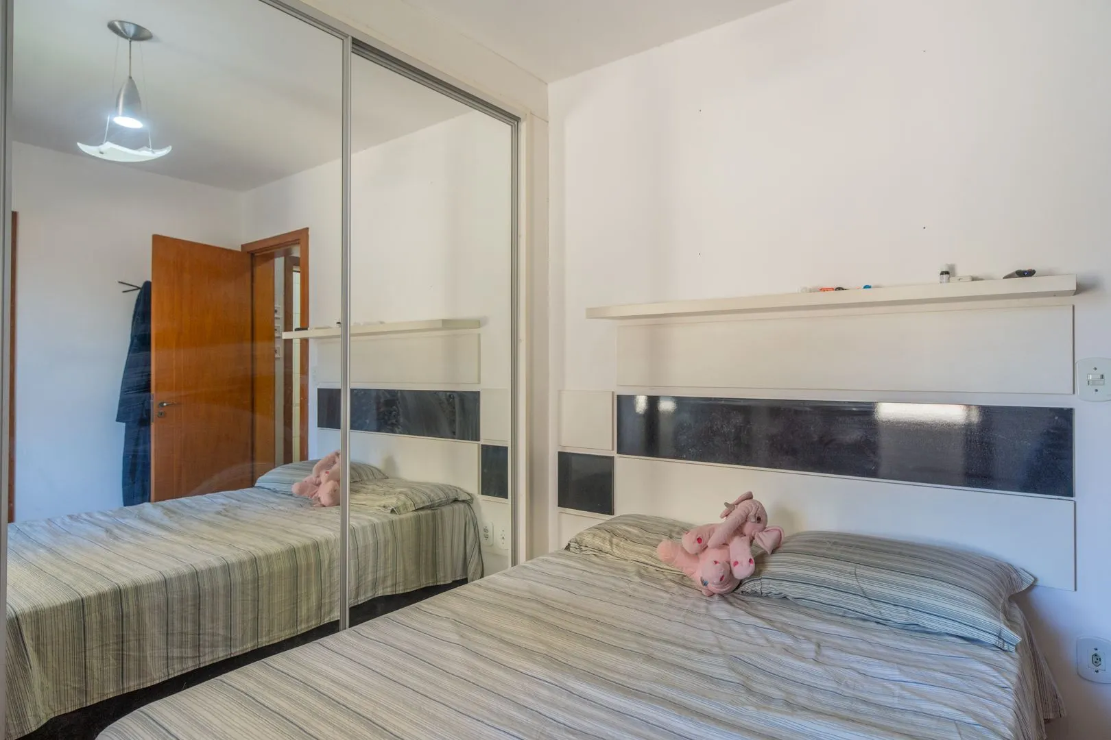 Imagem Casa em condomínio de 105m² - 2 dormitórios e 1 vaga no bairro Guarujá
