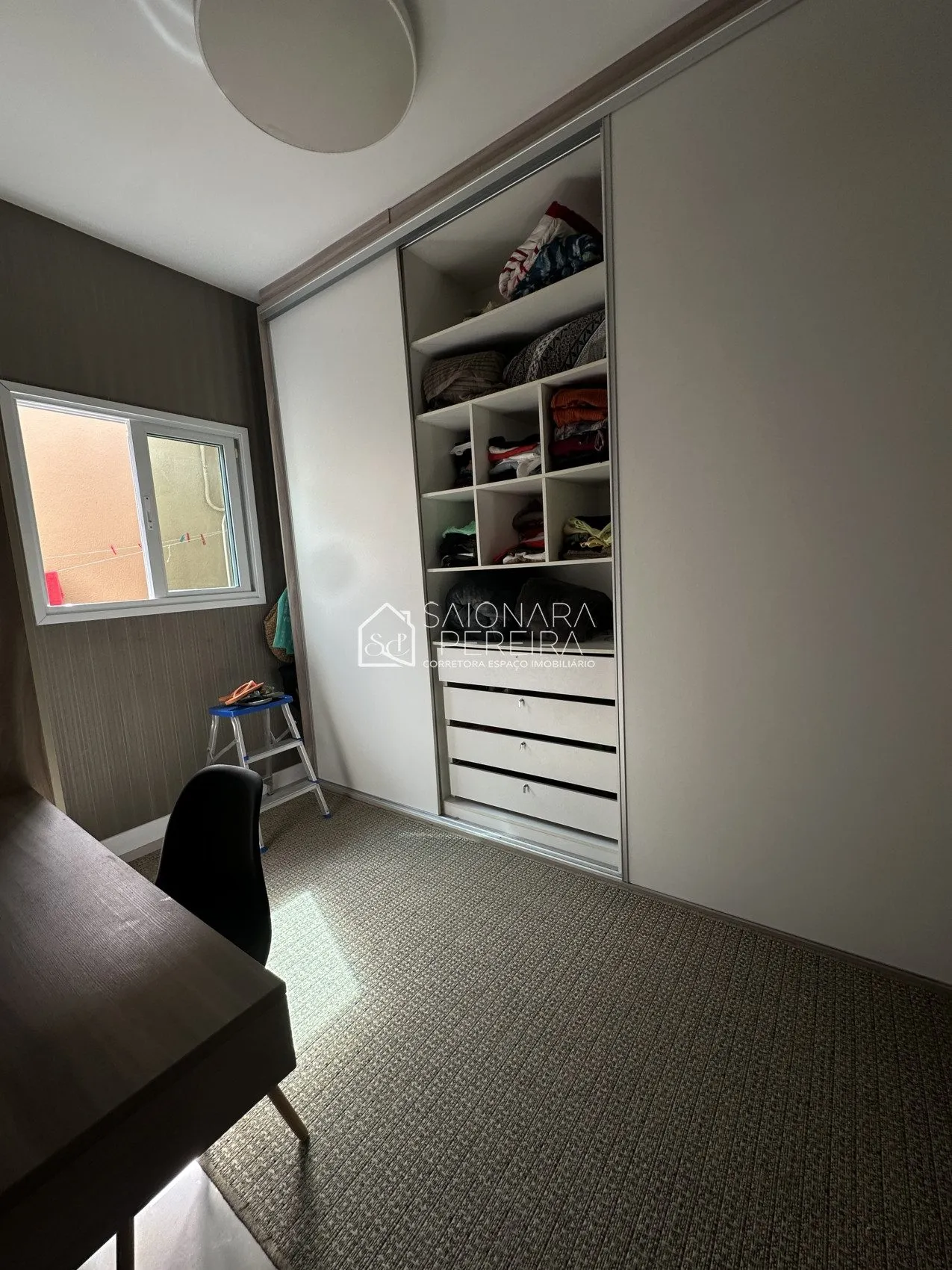 Imagem Casa Comercial de 2 Dormitórios com Suíte no Balneário, Florianópolis