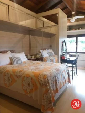 Imagem Na Vicente da Fontoura, sobrado com 4 quartos e pátio.