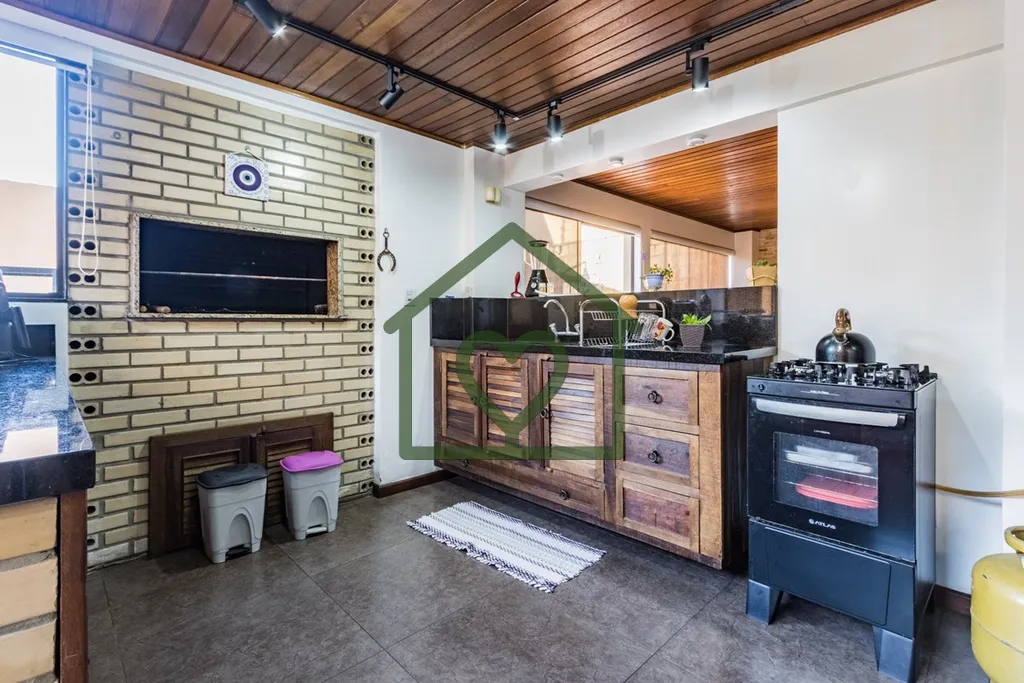 Imagem CASA EM CONDOMÍNIO ABERTO DE 271m² COM 3 DORMITÓRIOS (1 SUÍTE MASTER), 3 BANHEIROS, 2 SALAS DE E...