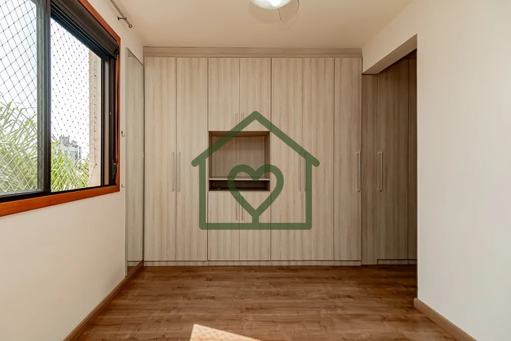 Imagem APARTAMENTO DE 85m² COM 3 DORMITÓRIOS (1 SUÍTE), BANHEIRO, SALA DE ESTAR E JANTAR, COZINHA COM CH...