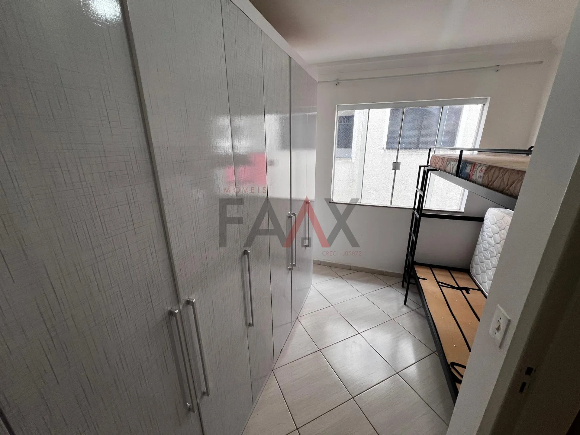 Imagem Apartamento Semi Mobiliado à Venda no Edifício Tia Meri, Bairro Santa Cruz
