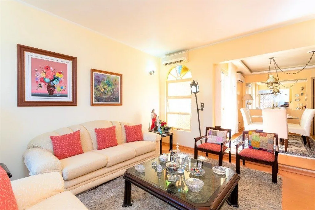 Imagem Casa para Venda - 228m², 4 dormitórios, sendo 1 suites, 5 vagas - Teresópolis