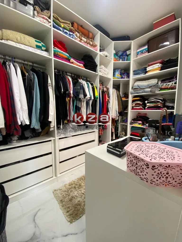 Imagem Casa em condomínio de alto padrão em Valinhos-SP, 3 quartos, 1 suíte, 2 salas, 4 banheiros, 2 vagas de garagem, 244m²