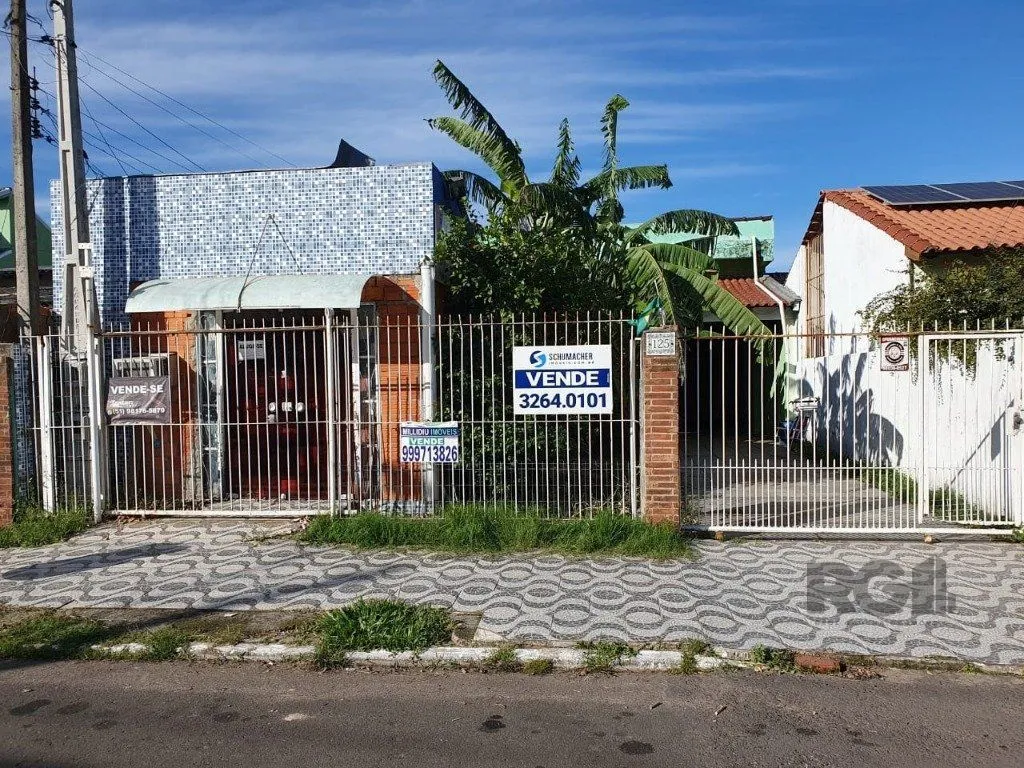 Casa 2 dormitórios próximo shopping Canoas