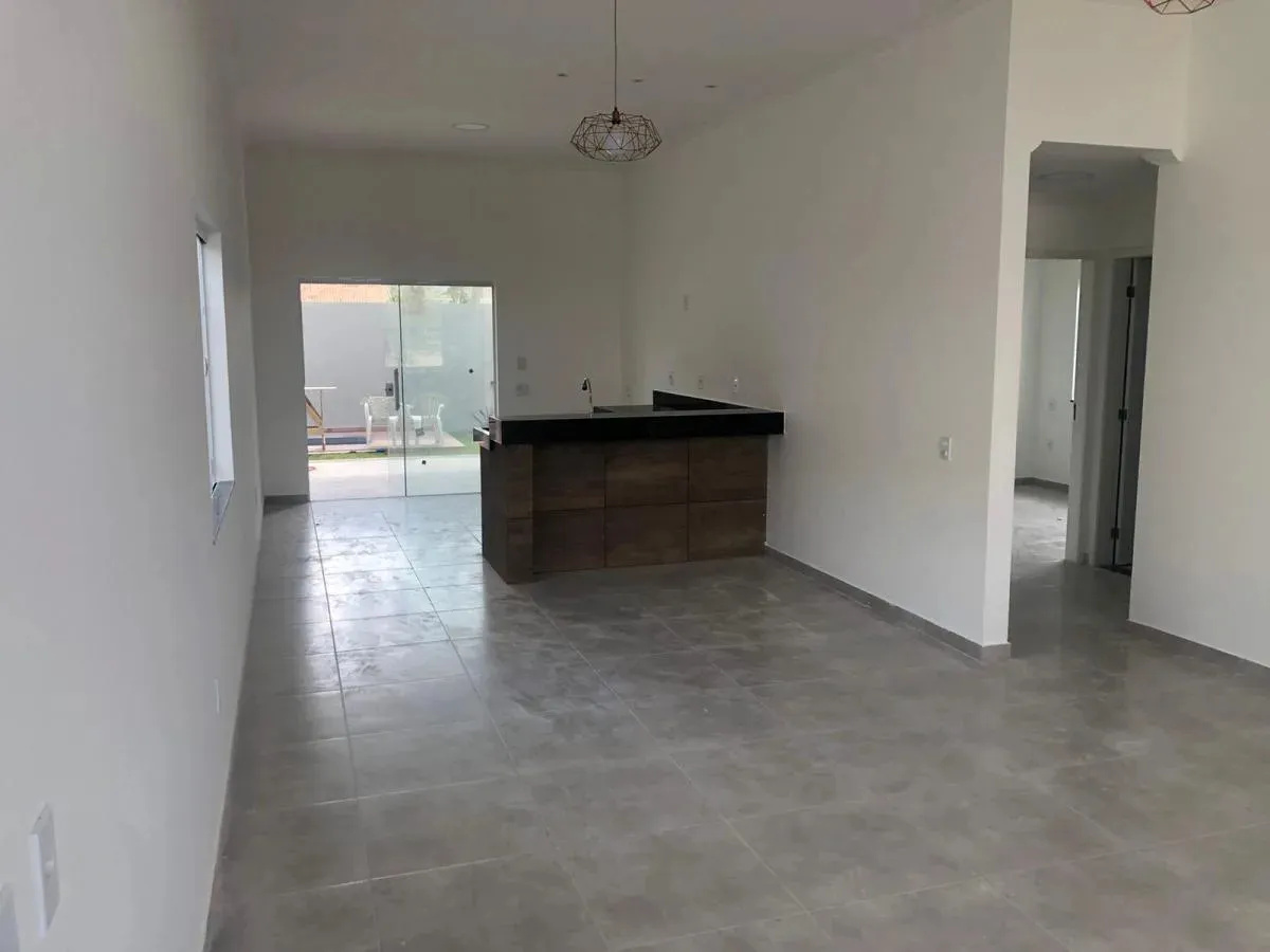 Imagem Casa em Condomínio para Venda em Cabo Frio / RJ no bairro Peró