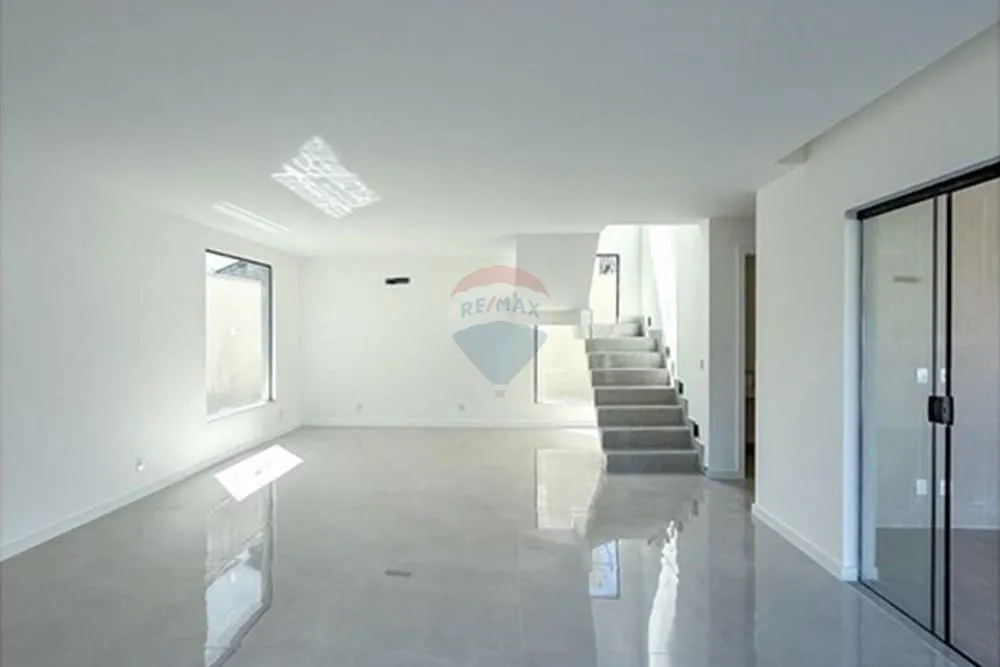 Imagem Casa com 3 quartos para venda em Guaratiba