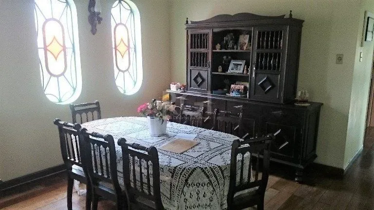 Imagem Casa com 4 dormitórios no Bairro Guarujá