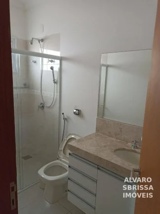 Imagem Linda casa térrea feita pelo atual proprietário. Com piscina. 300m2ac 600m2at. Documentação pronta para financiamento. Climatizada