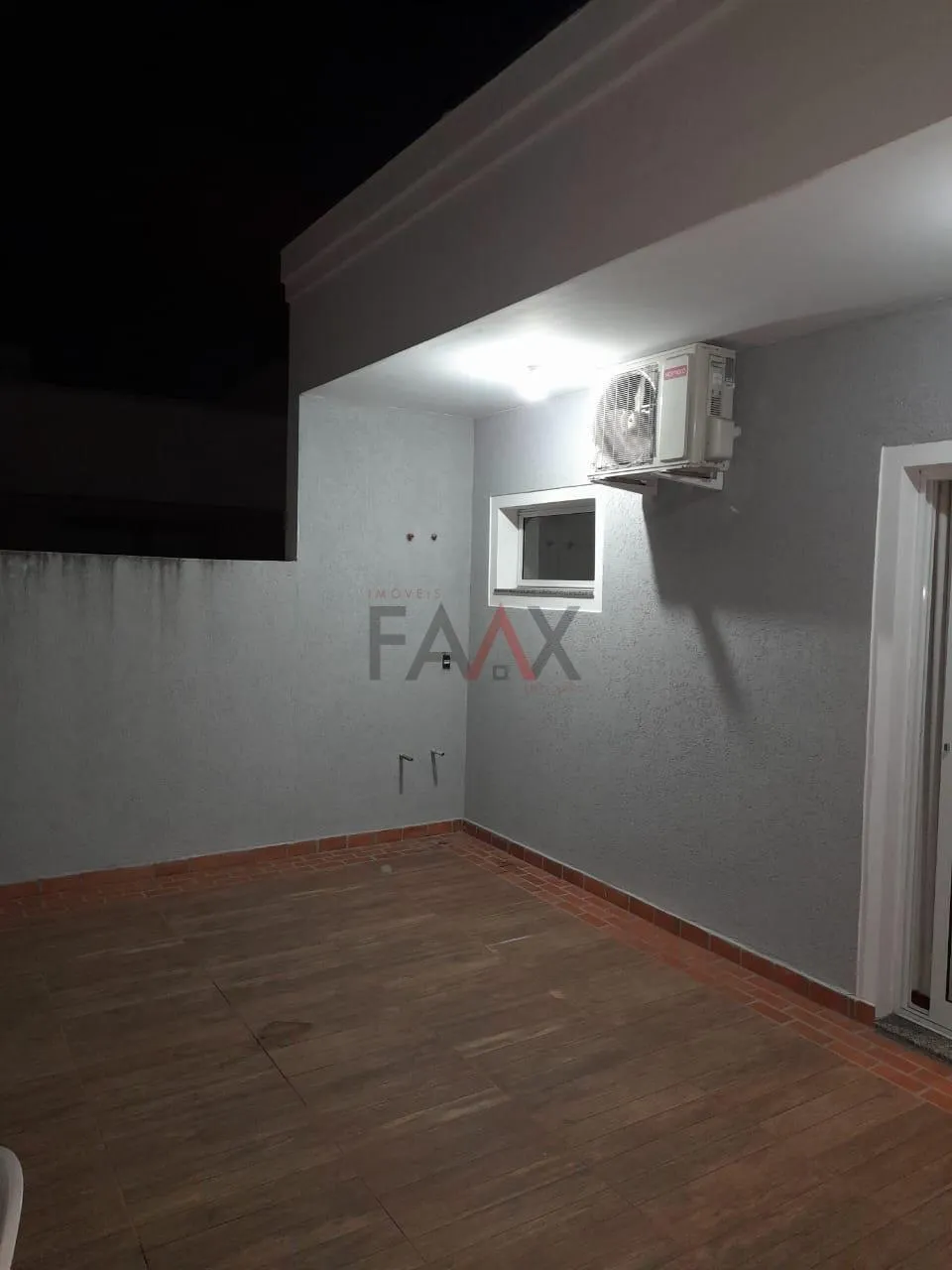 Imagem Sobrado Moderno com 2 Suítes, Sacadas e Excelente Acabamento