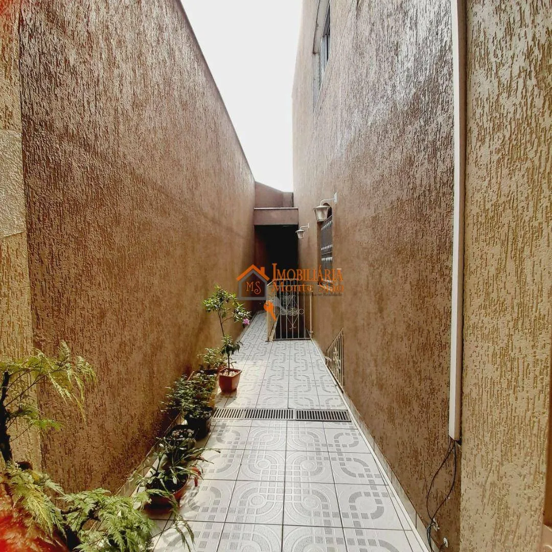 Imagem Sobrado com 4 dormitórios à venda, 280 m² por R$ 850.000,00 - Jardim Presidente Dutra - Guarulhos/SP