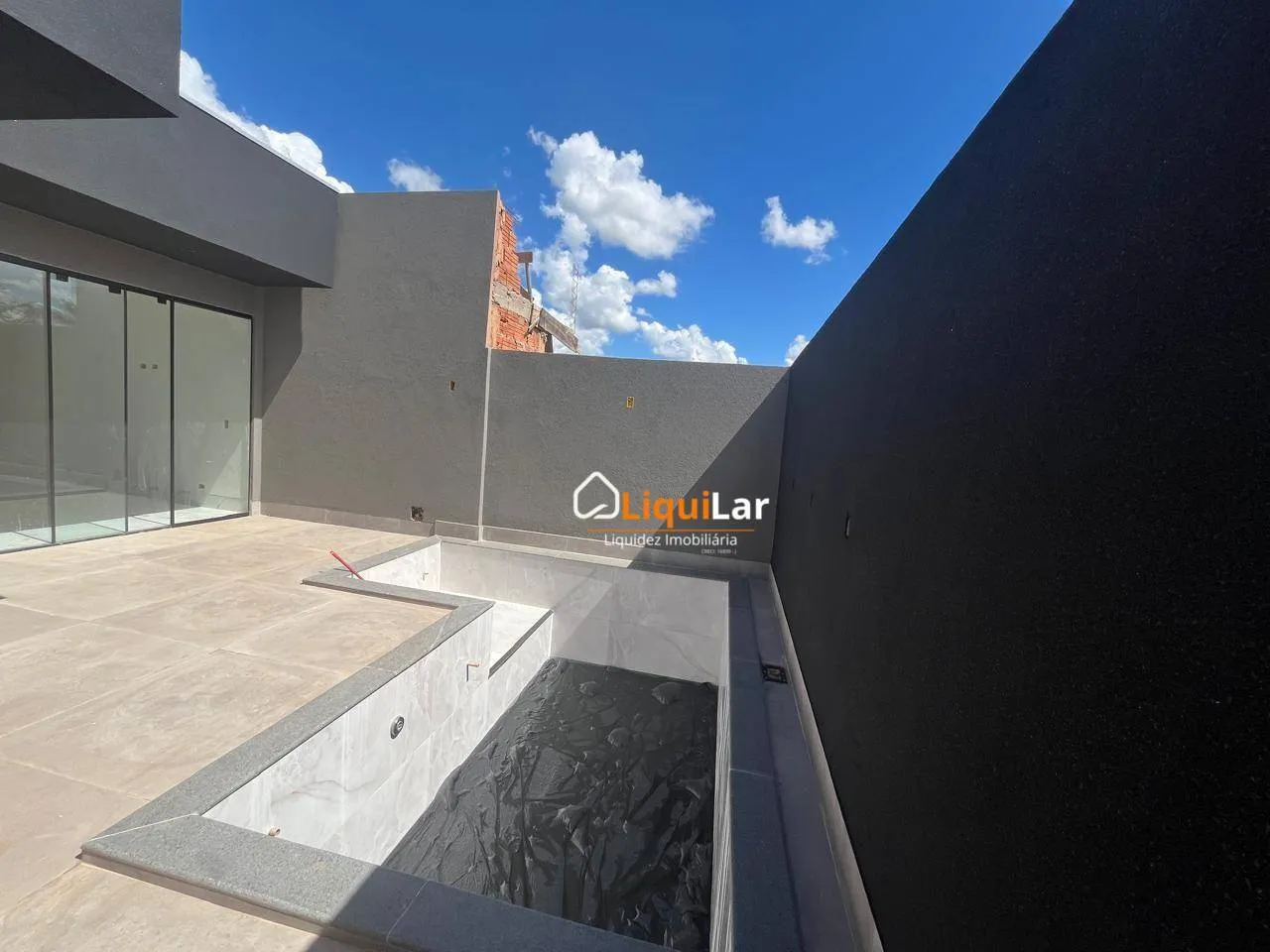 Imagem : Casa Nova à Venda na Vila Carlota com 2 Suítes e Piscina