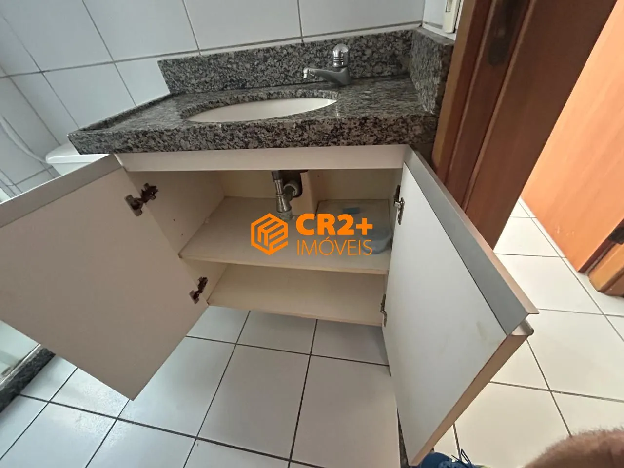Imagem Vendo apartamento 03 quartos, 01 suíte 02 vagas de garagem no Espinheiro. 81m²