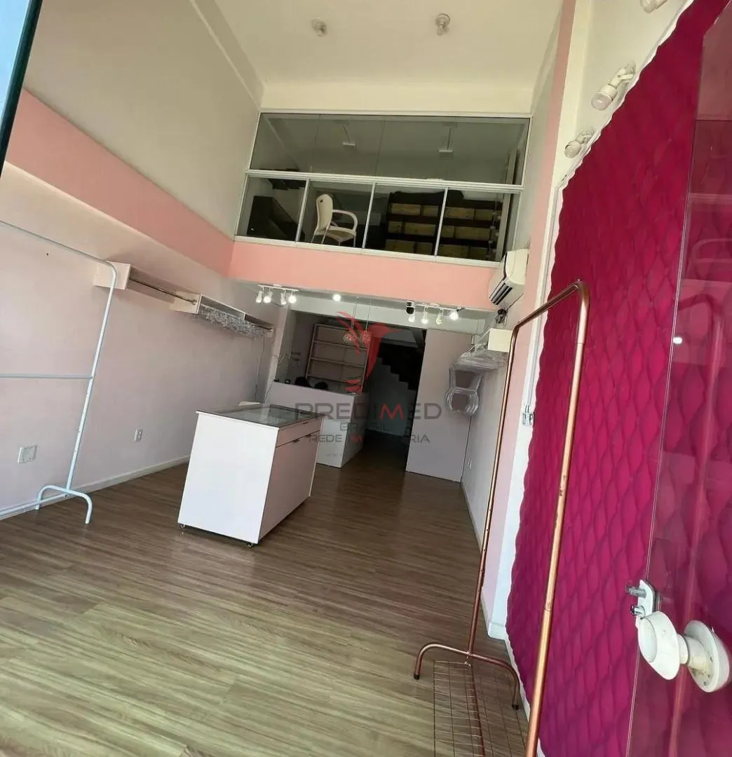 Imagem Oportunidade Estratégica: Sala Comercial com Mezanino no Ed. Santino. Camboriú