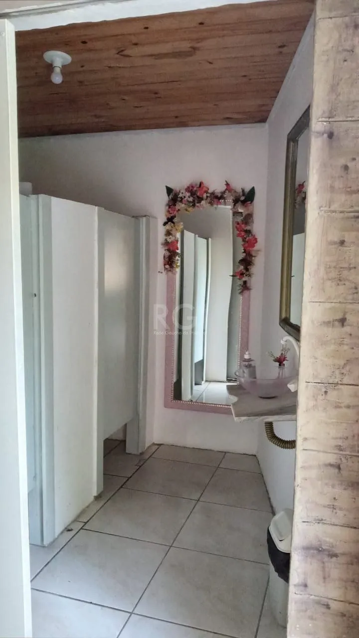Imagem Casa com 3 dormitórios no bairro Olaria em Canoas