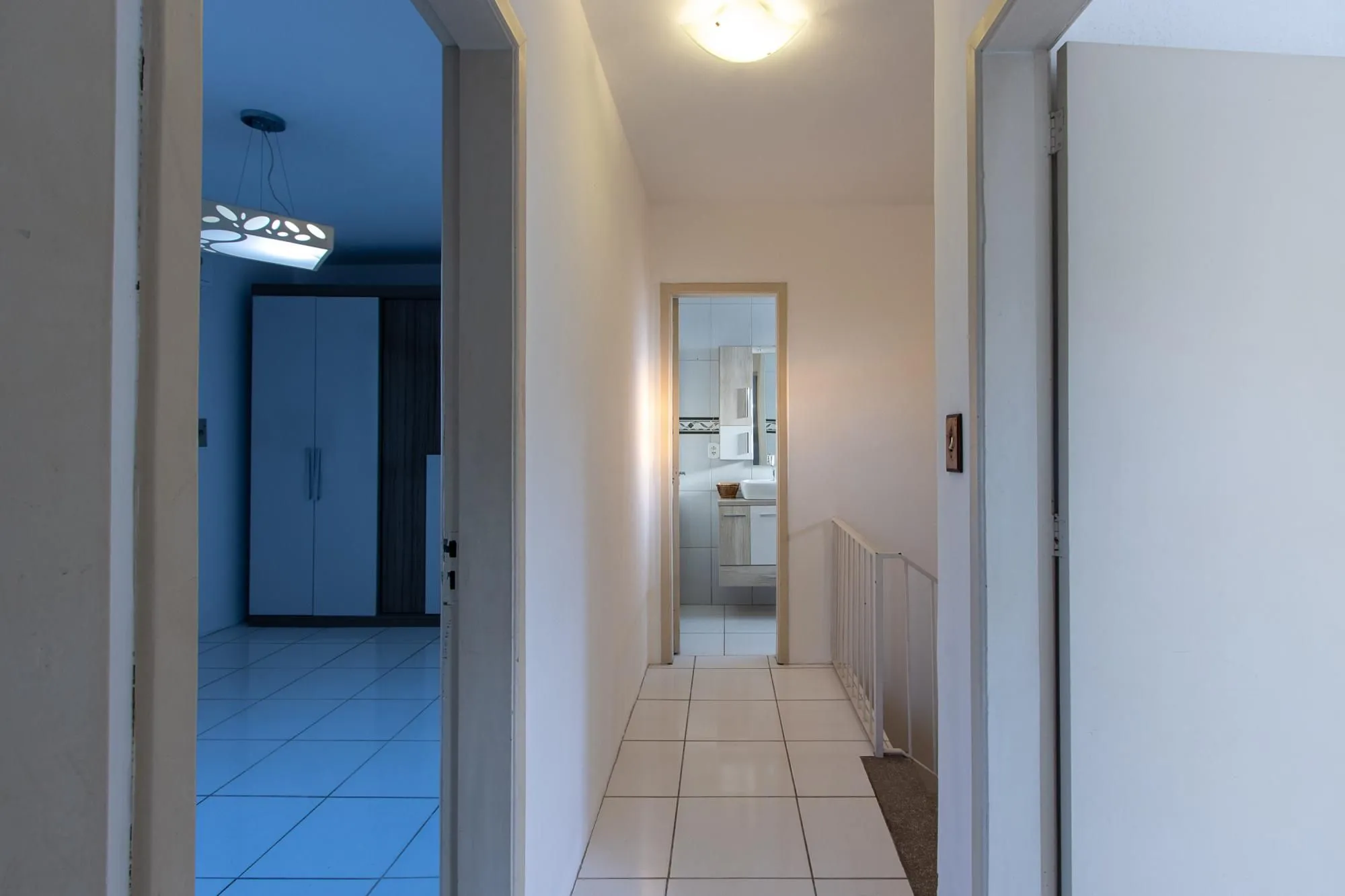 Imagem Casa de condomínio, 3 dormitórios, 1 suíte, 1 vaga coberta, no bairro Cristal.