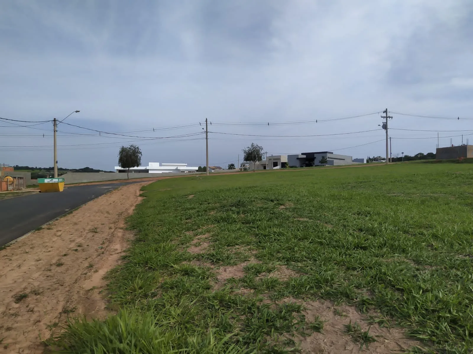 Imagem Oportunidade Única! Terreno de 1000m² no Condomínio Village Ipanema II