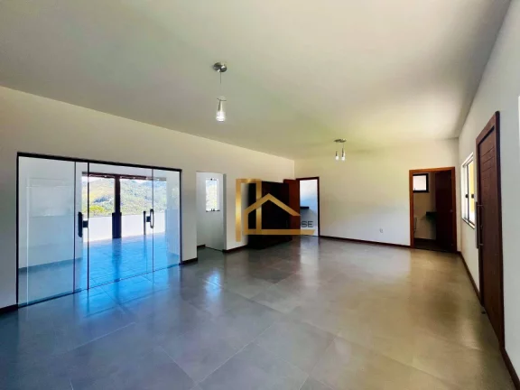 Imagem Casa com 3 dormitórios sendo 1 suíte e vista privilegiada à venda, 201 m² - Vale das Nações - Teresópolis/RJ