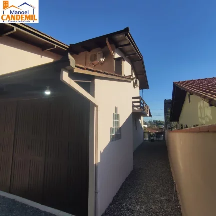 Imagem Casa Averbada à venda em Joinville, bairro Iririú