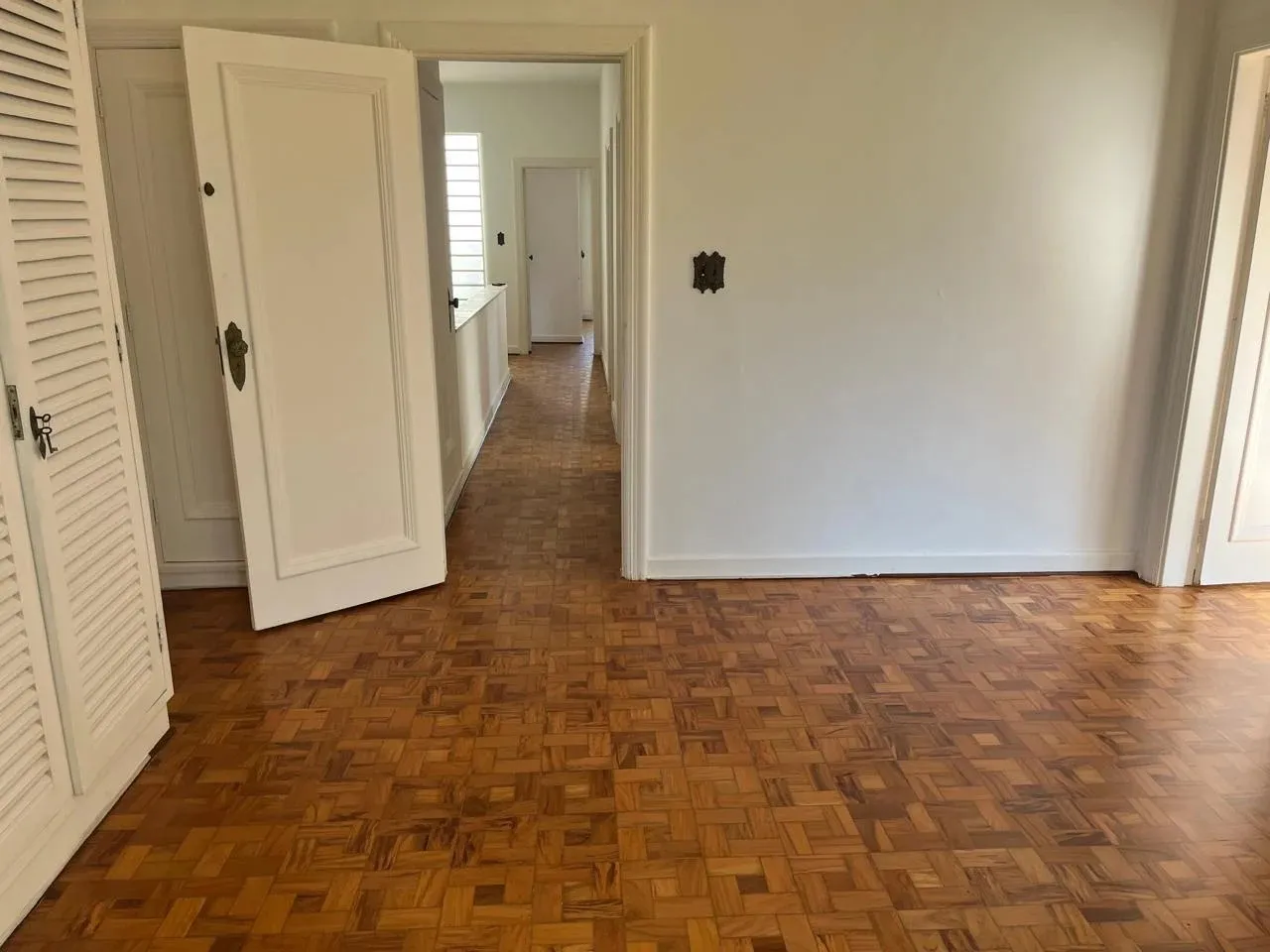 Imagem Casa para Venda em São Paulo, Pinheiros, 2 dormitórios, 1 banheiro, 8 vagas