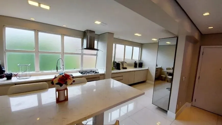 Imagem Cobertura 3 quartos, 235² privativos, com piscina, no Moinhos de Vento
