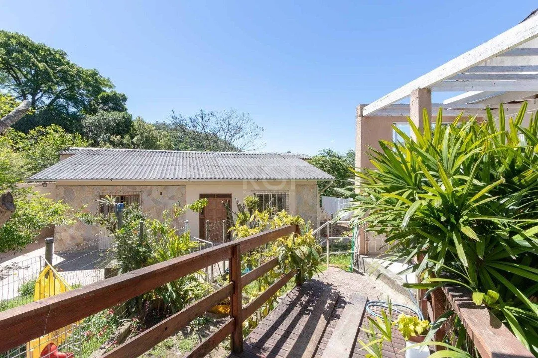Imagem Casa para Venda - 370m², 4 dormitórios, sendo 1 suites, 6 vagas - Lomba do Pinheiro