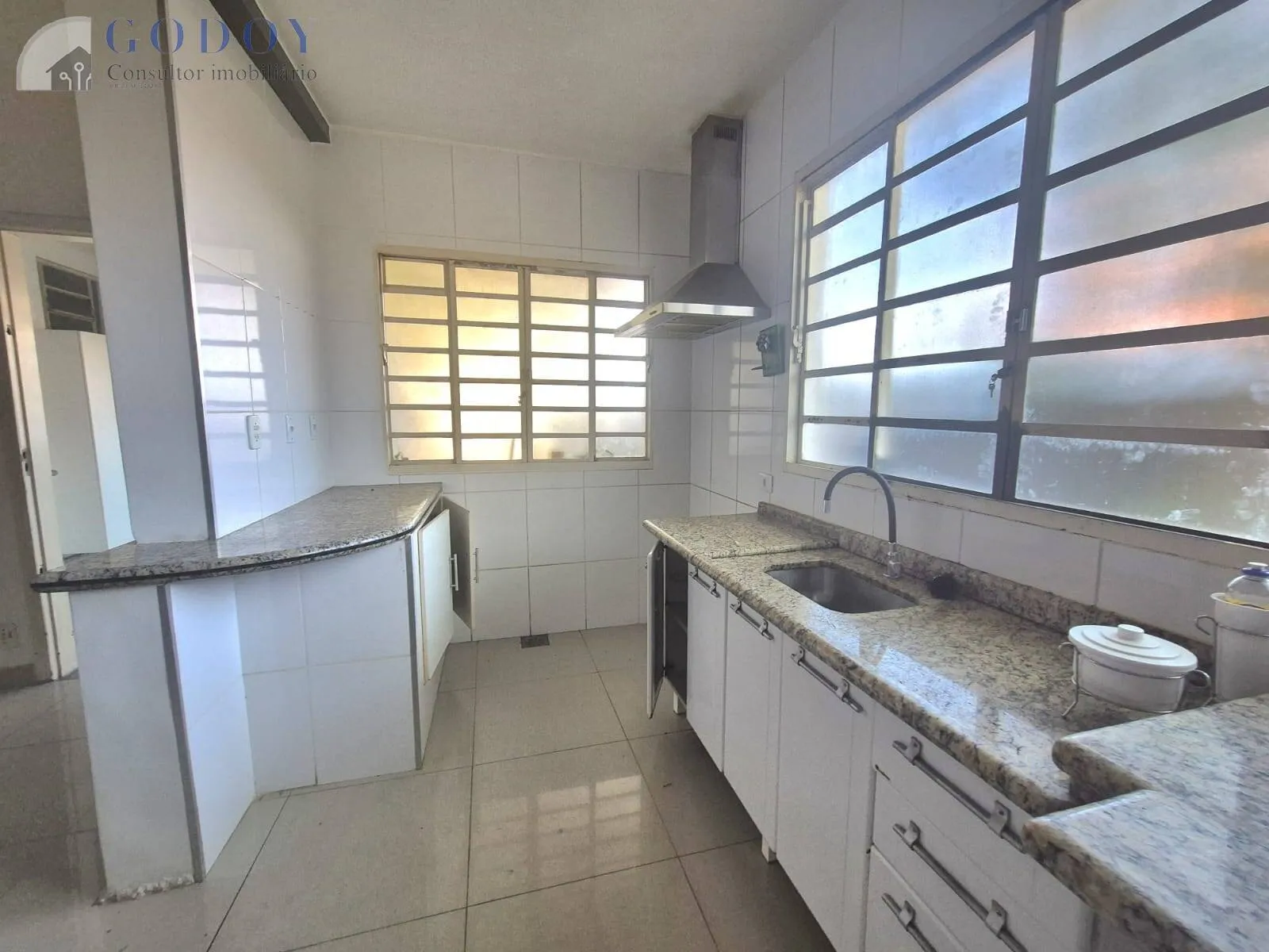 Imagem Casa à venda 3 Quartos, 3 Suites, 4 Vagas, 1086.2M², Condomínio Village Paineiras, Pindamonhangaba - SP