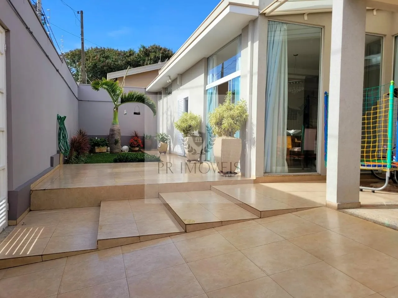 Foto do imóvel Imperdível oportunidade! Casa à venda em Araraquara-SP, Vila Suconasa, 3 quartos, 1 suíte, 3 salas, 3 banheiros, 4 vagas, 169,98 m².