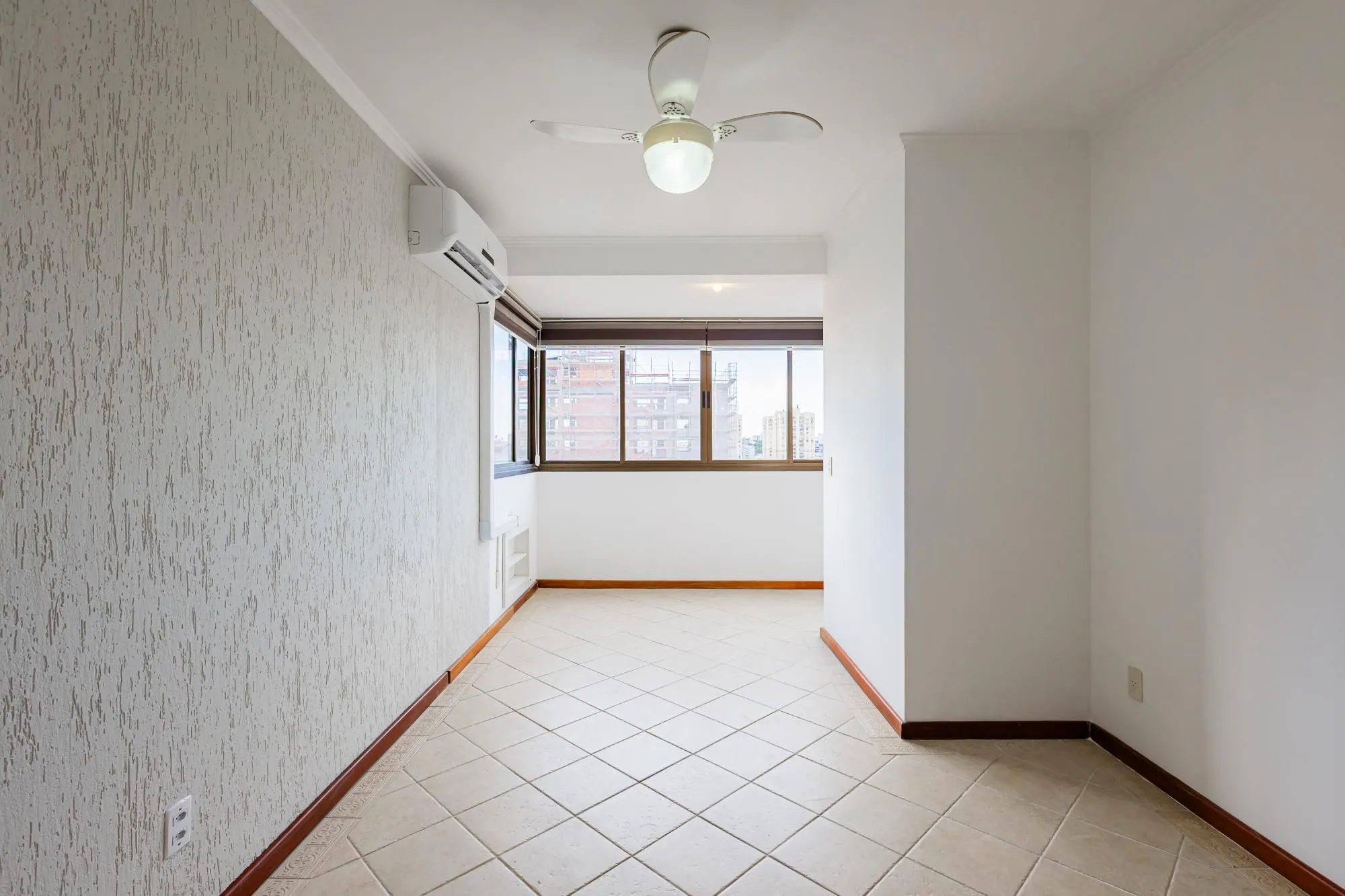Imagem Colinas Garden Apartamento de 2 Dormitórios com Suíte e 2 Vagas no Bairro Passo d'Areia