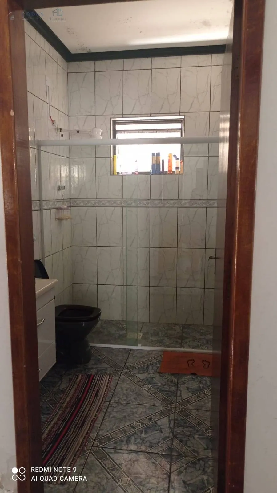 Imagem Linda Casa com Suíte, Escritório e Garagem Coberta em Ótima Localização