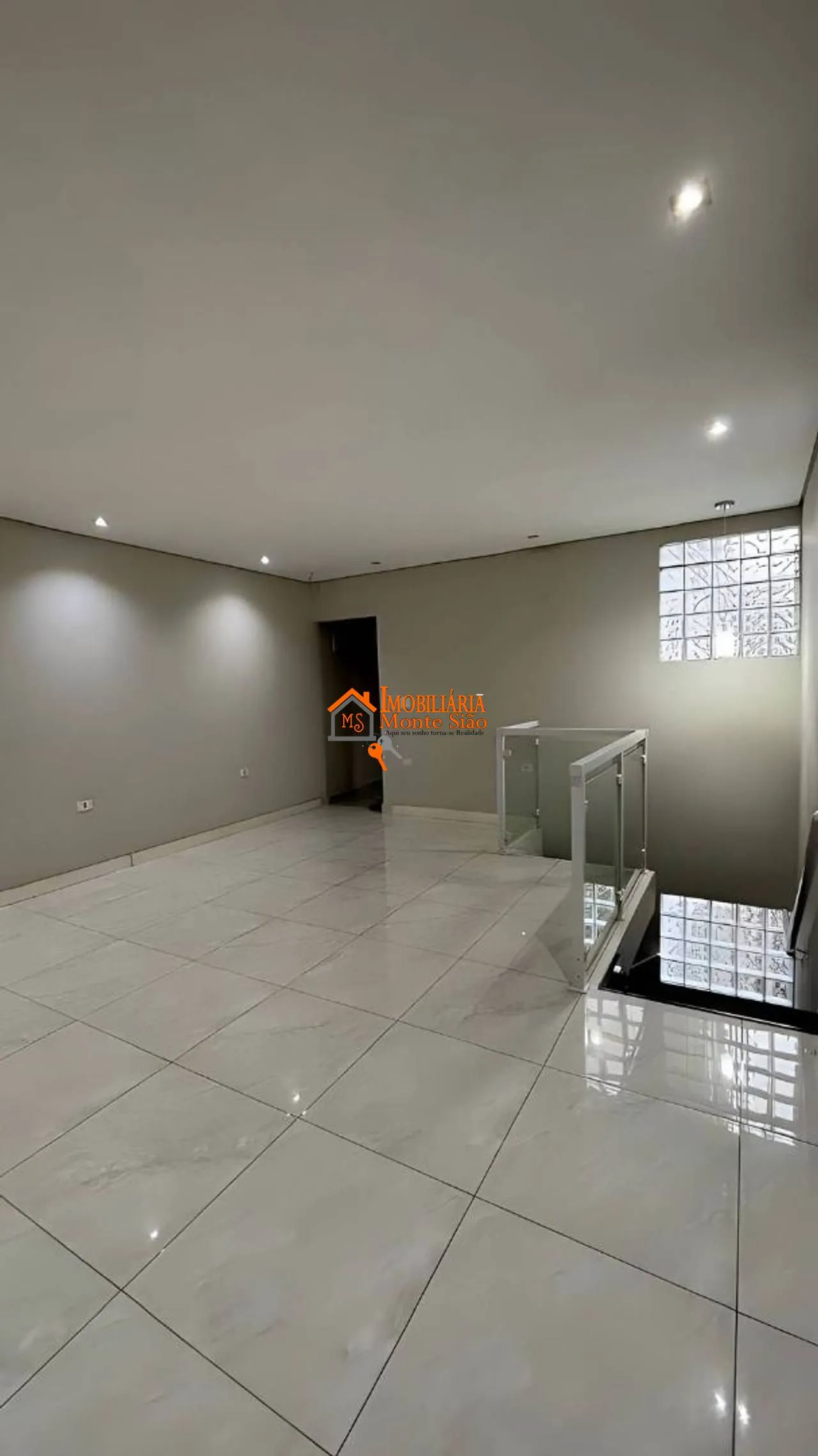 Imagem Sobrado com 3 dormitórios à venda, 250 m² por R$ 740.000,00 - Jardim Presidente Dutra - Guarulhos/SP