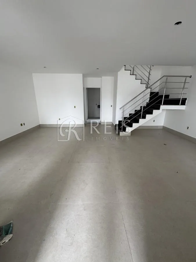 Imagem Casa para Venda em Rio das Ostras, Costazul, 3 dormitórios, 3 suítes, 4 banheiros, 3 vagas