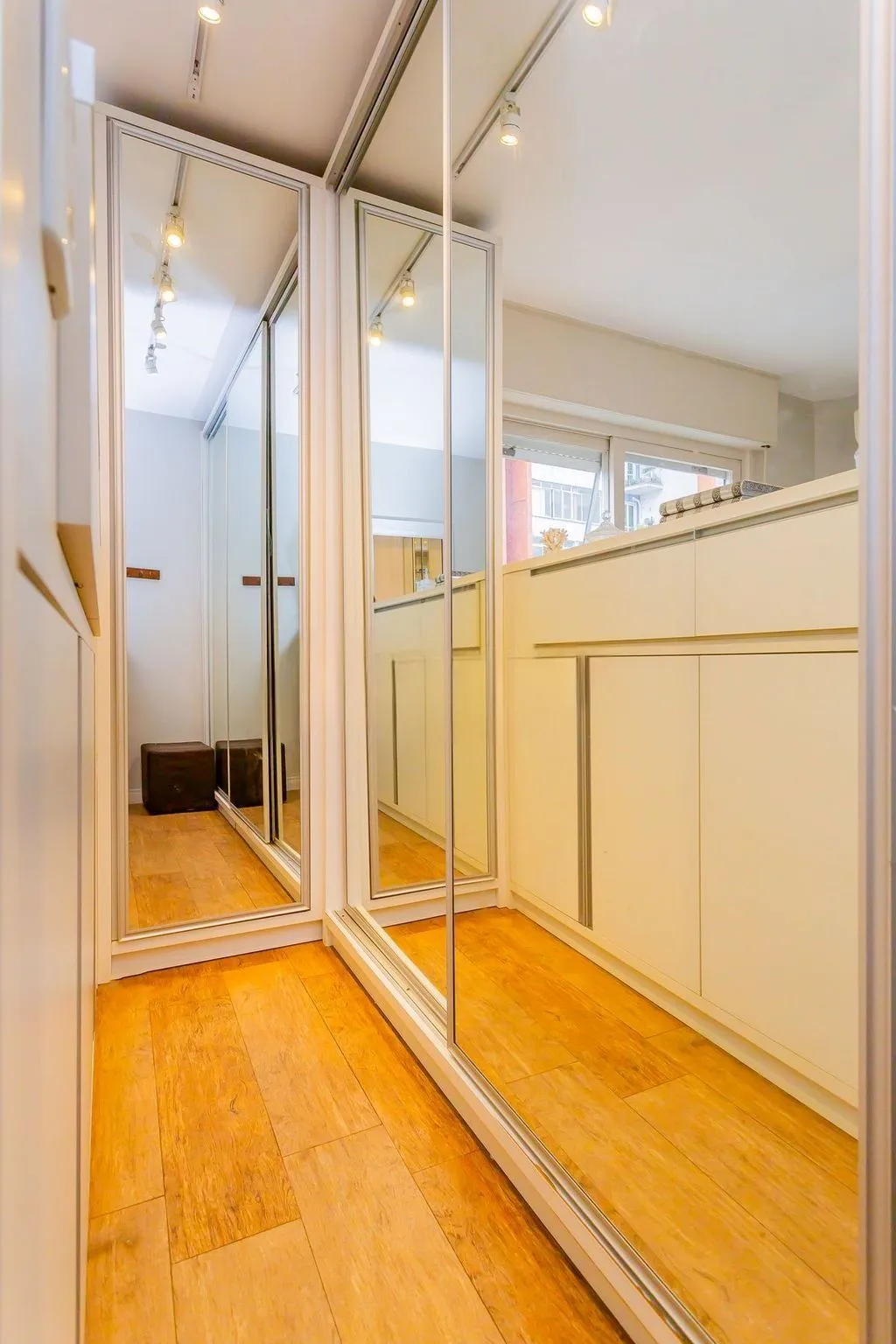 Imagem Apartamento 3 dorms à venda Rua Vinte e Quatro de Outubro, Moinhos de Vento