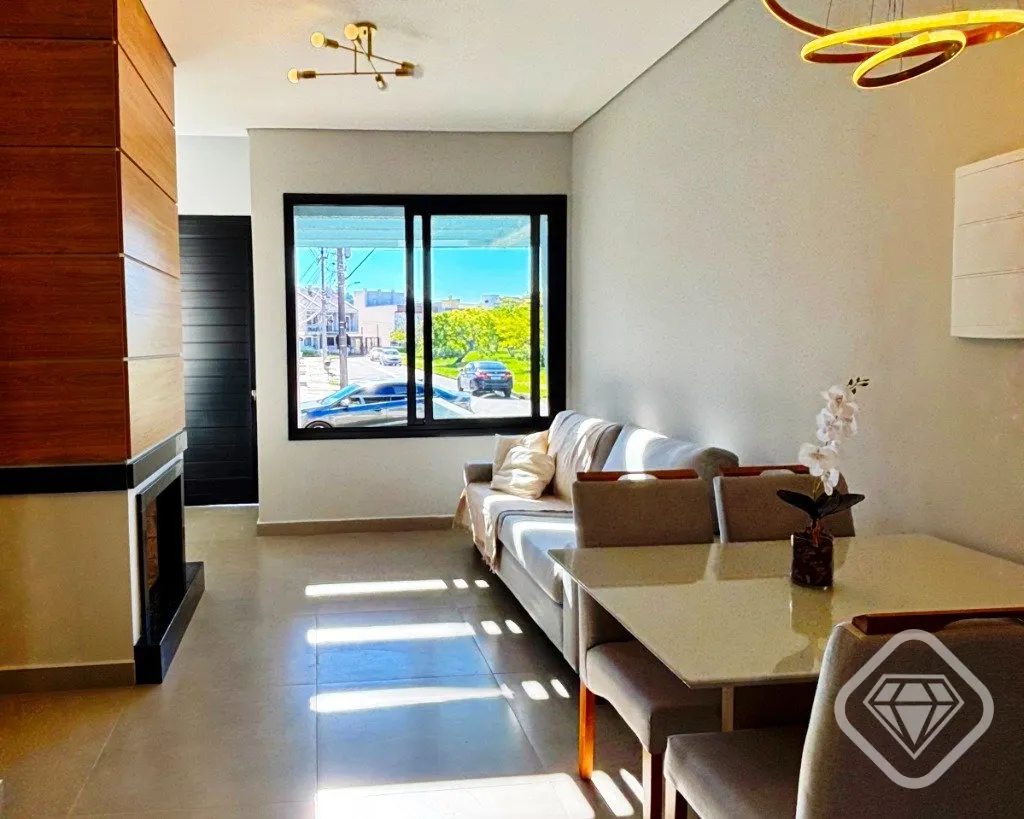Imagem Casa nova, mobiliada e pronta para morar, em frente a uma linda praça na Zona Sul.

Ao entrar, o li...