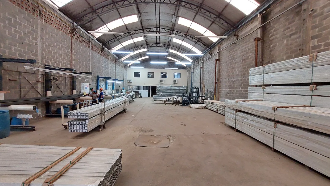 Imagem Barracão industrial 2500 m2 em Curitiba. Bairro Boqueirão
