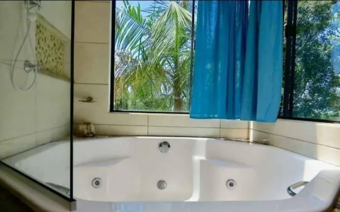 Imagem Casa com Vista para o Mar em Garopaba-SC: 3 Dorms, 2 Suítes, 250m², no Bairro Macacu