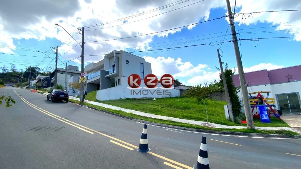 Imagem Terreno à venda em condomínio em Valinhos-SP, Vivenda das Pitangueiras, com 302m² de área.