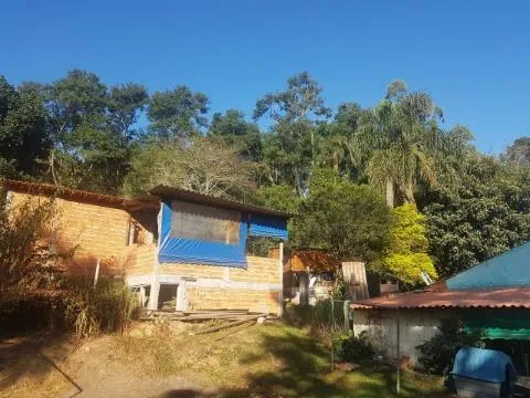 Imagem VENDA DE CHÁCARA NO RETIRO, EM ARUJÁ/SP, 4.300m² com 2 casas, 5 quartos, piscina. CONSULTE-NOS.