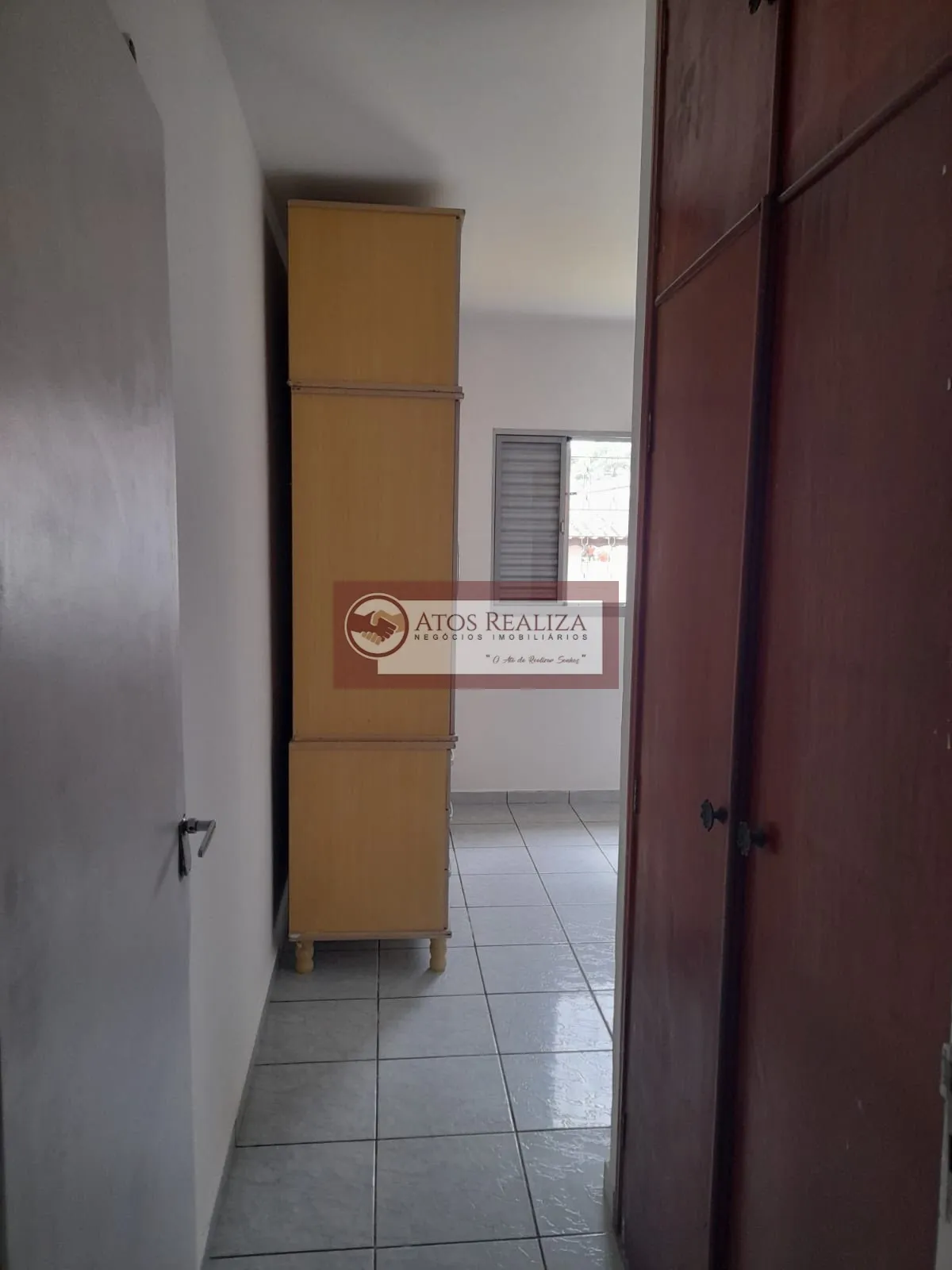 Imagem Vendo SUPER Oportunidade no Jardim Lalo. Casa térrea no Jardim Lalo, São 2 Dormitórios, 1 Suíte, 2 vagas de garagem, corredor lateral, próximo a estação autódromo da CPTM. Apenas R$ 550.000 aceita financiamento, Valor de Oportunidade.