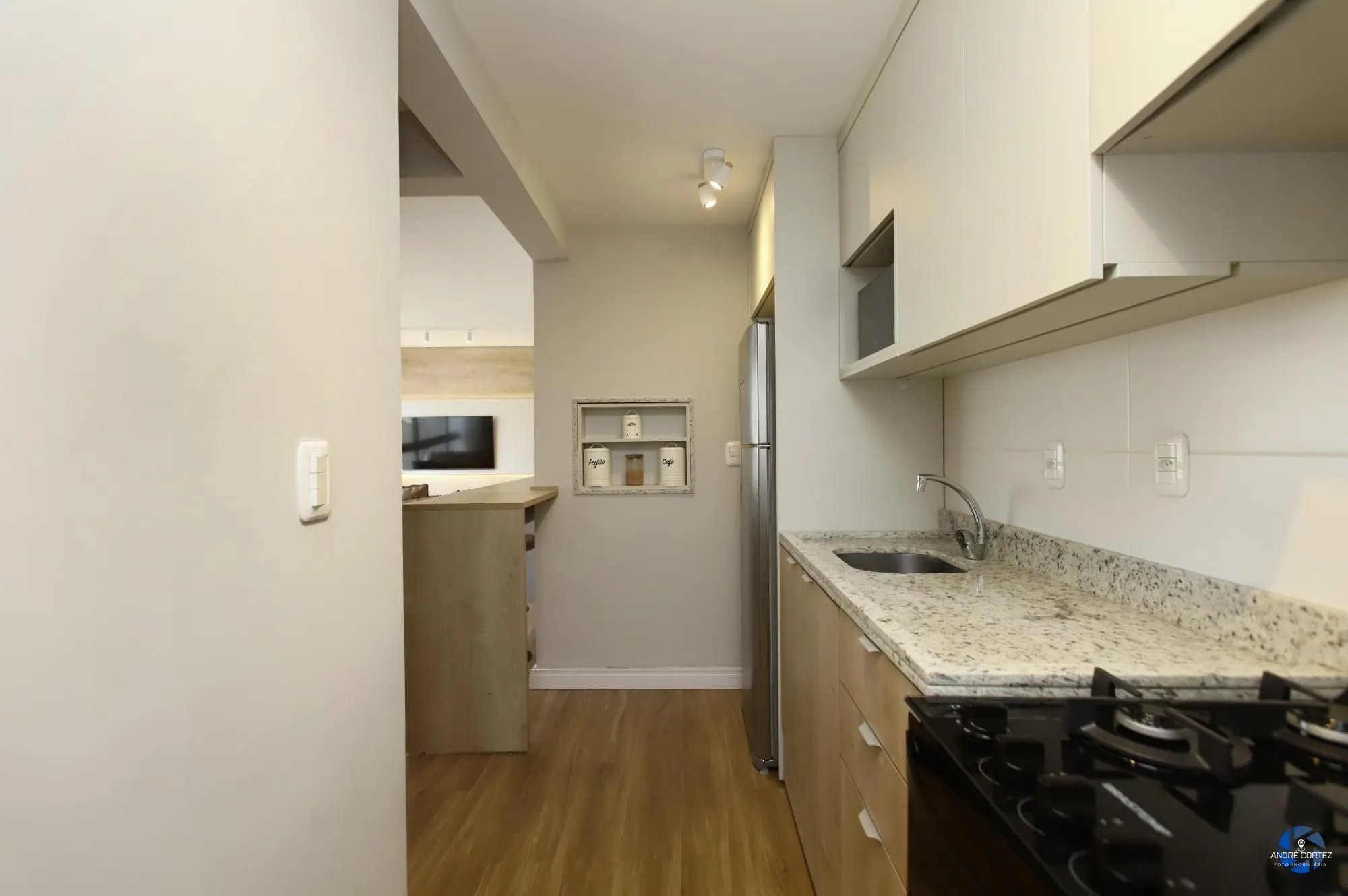 Imagem Apartamento 1 dormitório, 54 metros privativos semi mobiliado, elevadores
