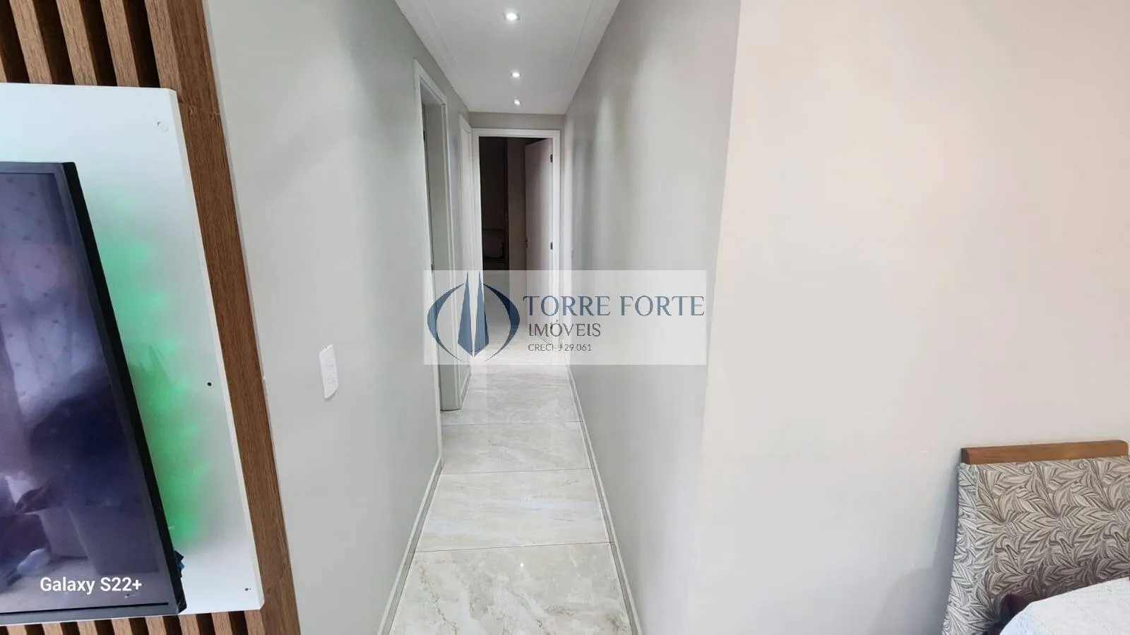 Imagem Apartamento de 2 dormitórios com sacada na Vila Carmosina