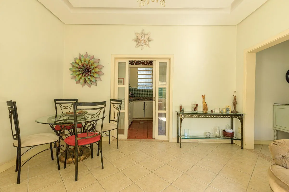 Imagem Casa 4 dormitórios Petrópolis