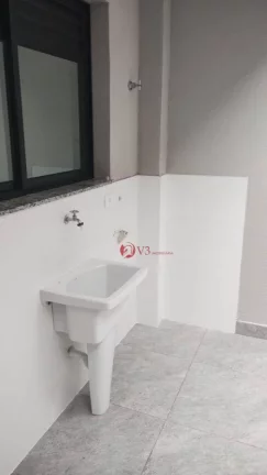 Imagem Sobrado com 3 dormitorios, 2 suites 1 lavabo, 2 vagas para 2 carros, sacadas nos quartos principais, churrasqueira, perto do metro Guilhermina esperaç