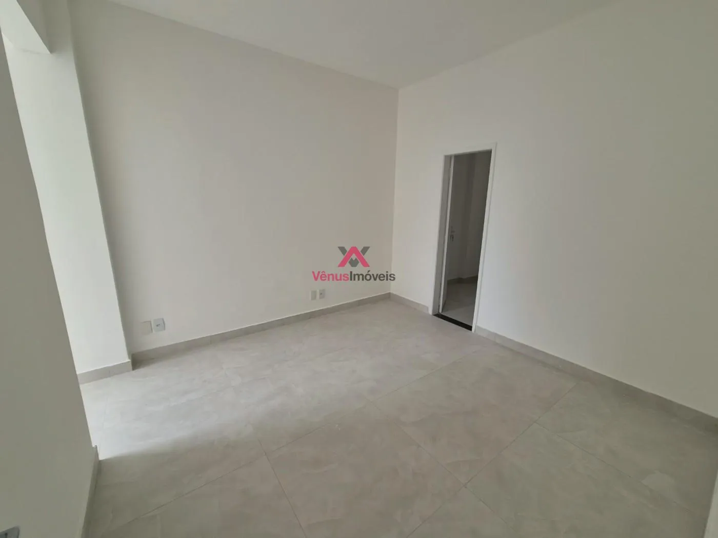 Imagem Apartamento para Venda em Rio de Janeiro, Leme, 2 dormitórios, 1 banheiro, 1 vaga