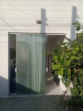 Imagem Casa robusta e bem localizada em Garopaba: ideal para quem ama natureza e conforto.