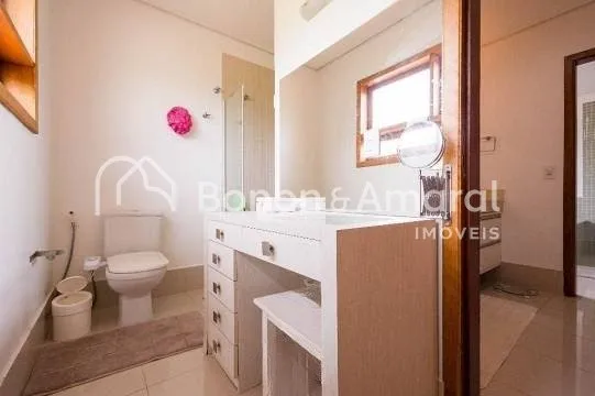 Imagem Casa de condomínio com 340 m² e 4 quartos
